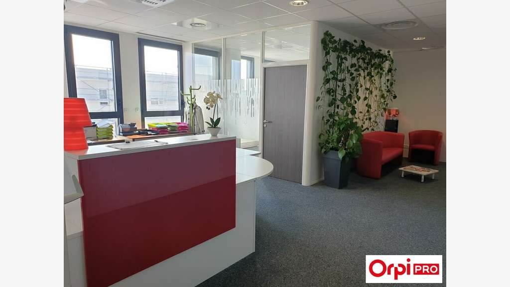 Bureaux 340m² à vendre à Vaulx-en-Velin