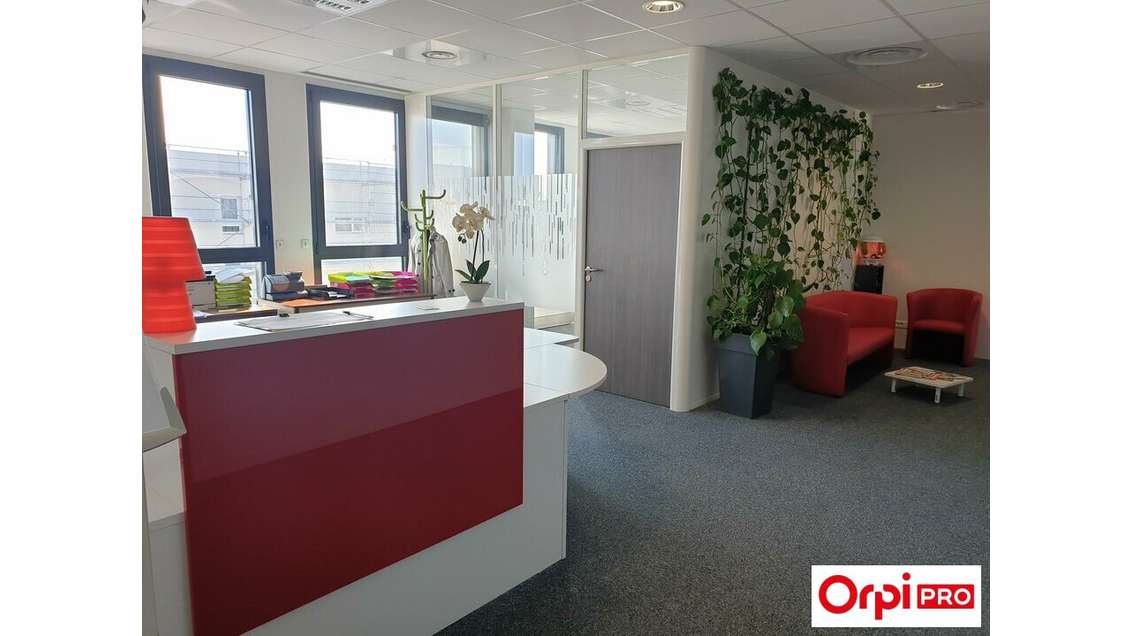 Bureaux 340m² à vendre à Vaulx-en-Velin