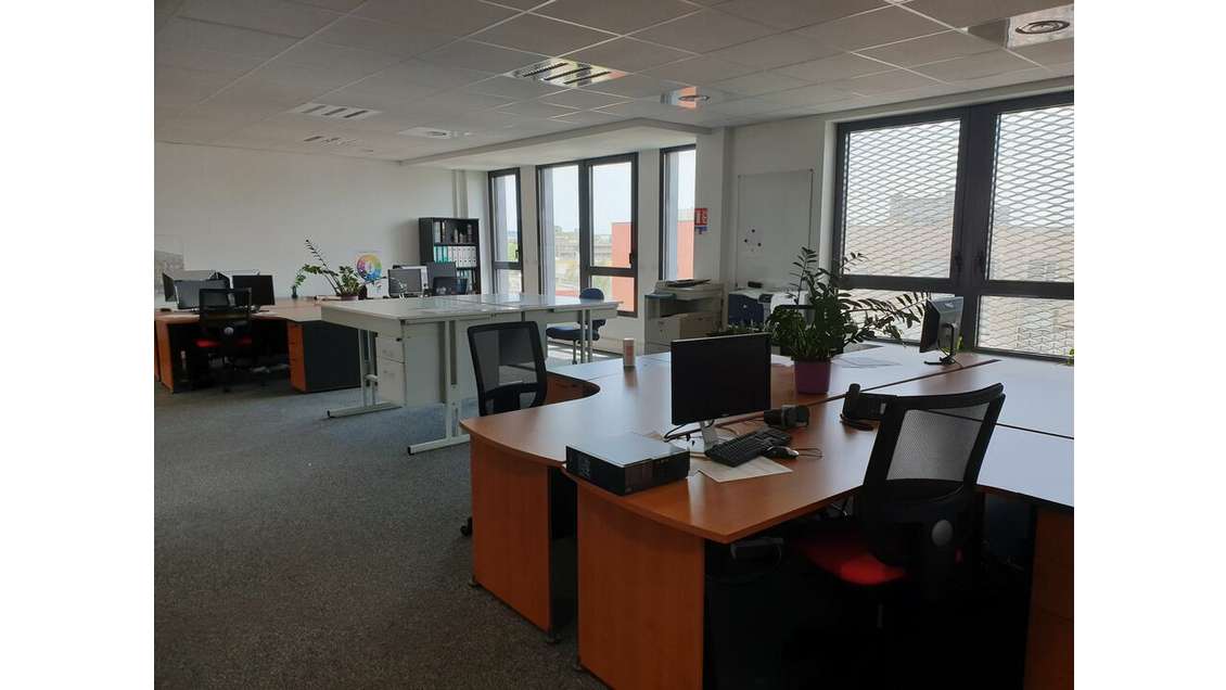 Bureaux 340m² à vendre à Vaulx-en-Velin