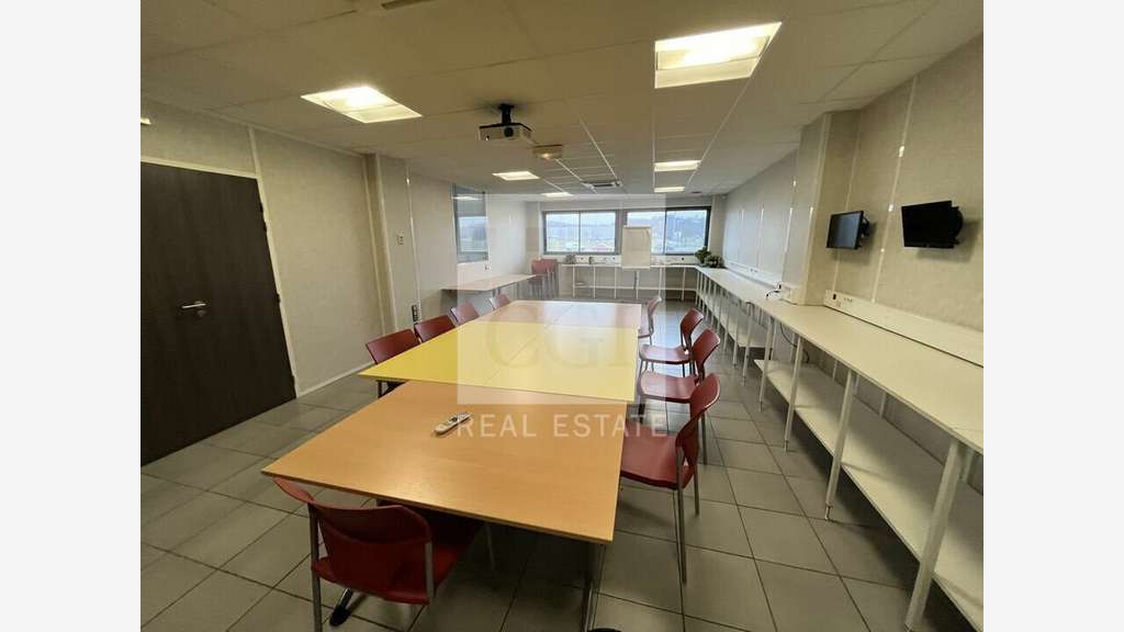 Vente bureaux 124m² proche A43 à Vaulx Milieux