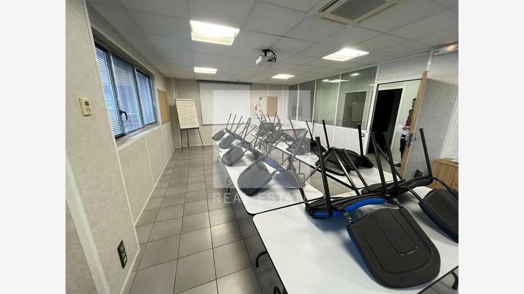 Vente bureaux 124m² proche A43 à Vaulx Milieux