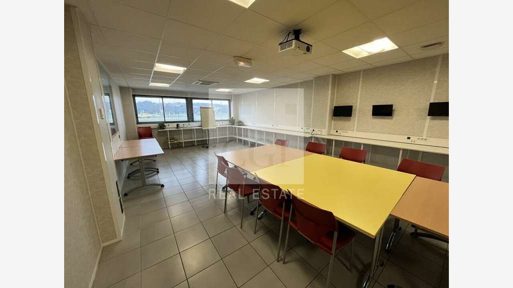 Vente bureaux 124m² proche A43 à Vaulx Milieux