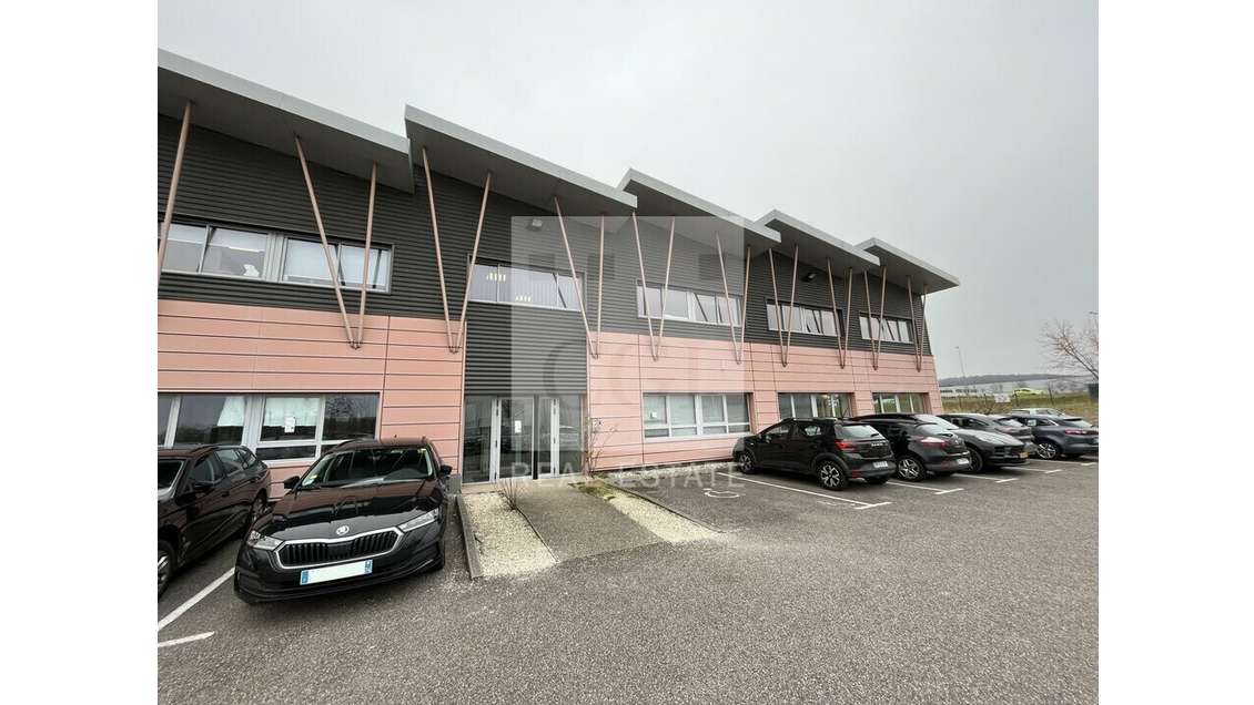 Vente bureaux 124m² proche A43 à Vaulx Milieux
