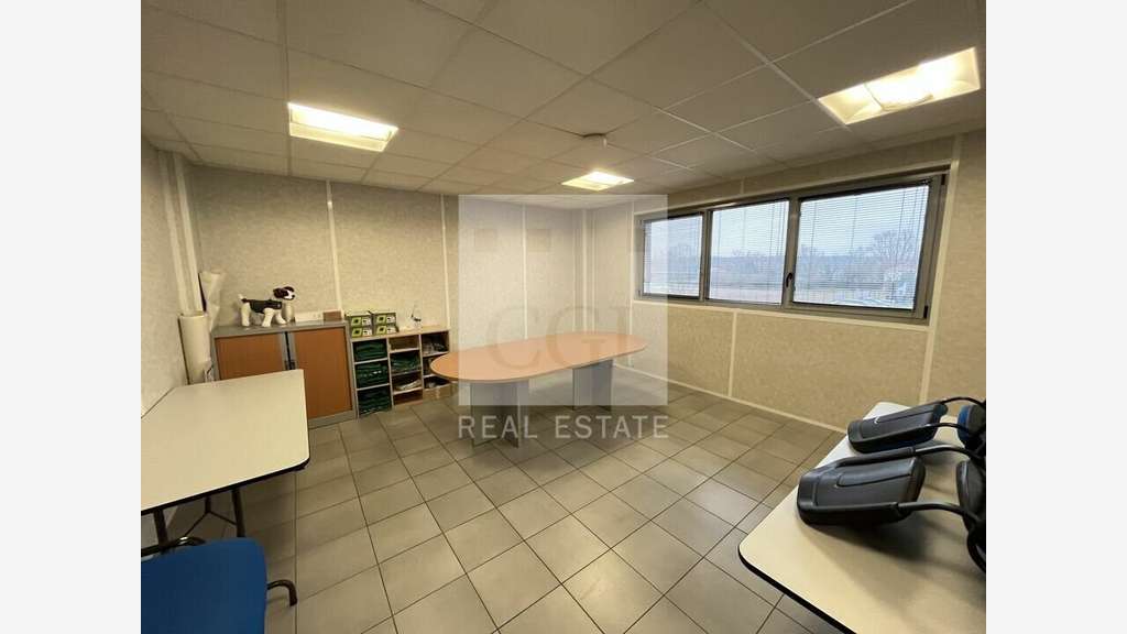 Vente bureaux 124m² proche A43 à Vaulx Milieux