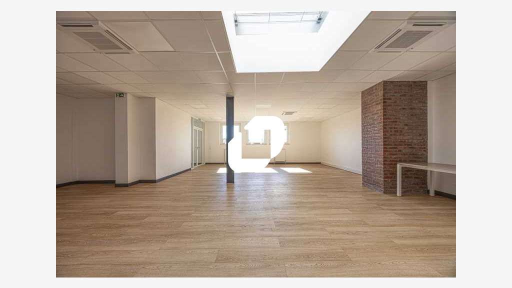Vente Bureaux 305m² Vaux le penil