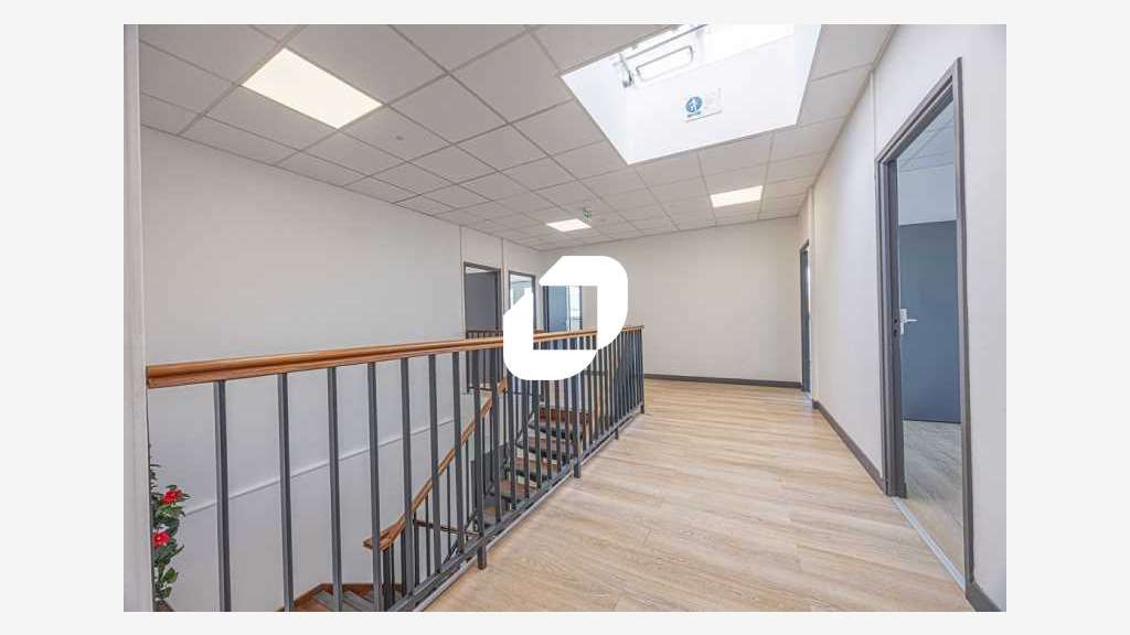 Vente Bureaux 305m² Vaux le penil