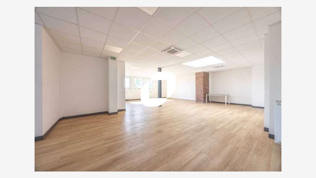 Vente Bureaux 305m² Vaux le penil