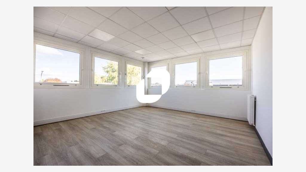 Vente Bureaux 305m² Vaux le penil