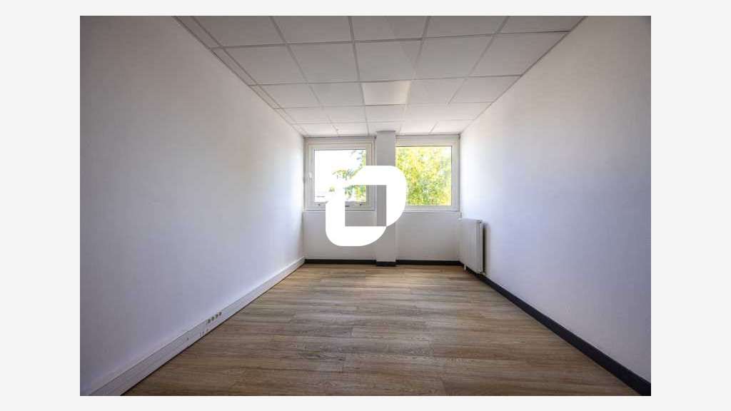 Vente Bureaux 305m² Vaux le penil