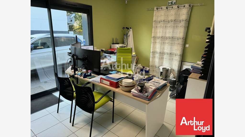 Bureaux 228m² à vendre à Vendrennes D137
