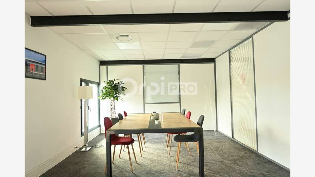 Bureau 657m² à vendre à Vénissieux centre