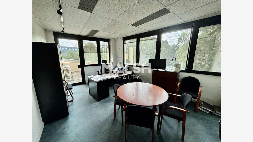 A vendre bureaux 304m² à Vénissieux centre