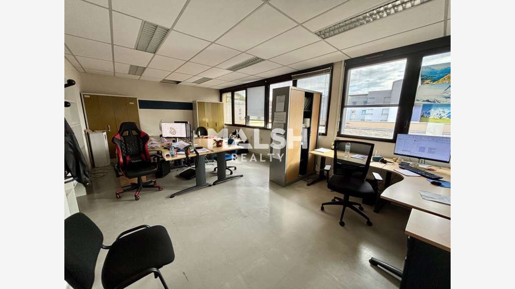 A vendre bureaux 304m² à Vénissieux centre