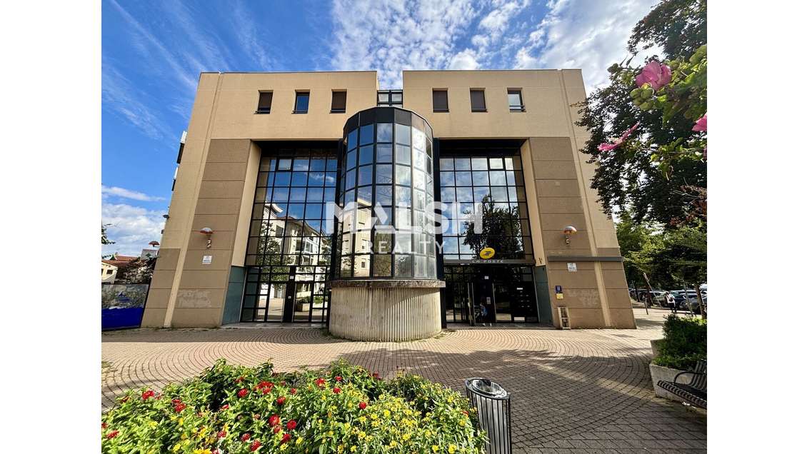 A vendre bureaux 304m² à Vénissieux centre