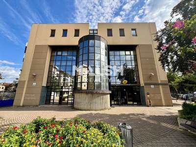 A vendre bureaux 304m² à Vénissieux centre