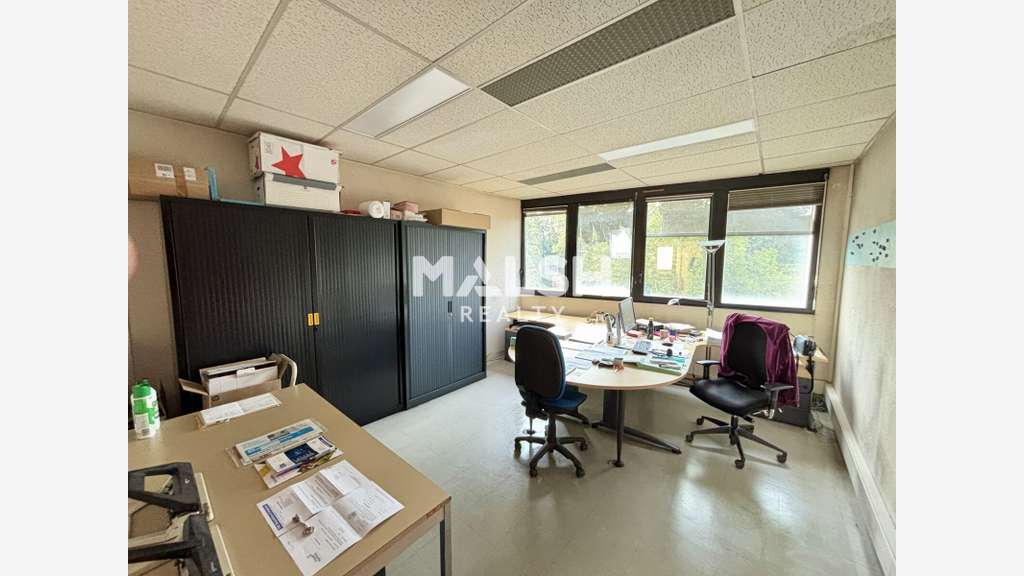 A vendre bureaux 304m² à Vénissieux centre