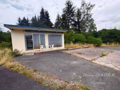 Proche de NOIRETABLE (42) Local commercial/bureau