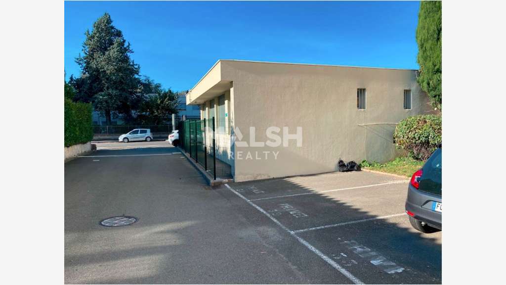 Local professionnel à louer 139m² à Vienne