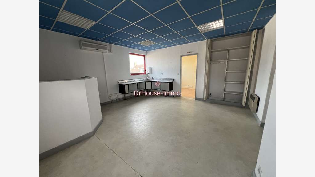 Vente immeuble de bureau de 736m² à Vierzon