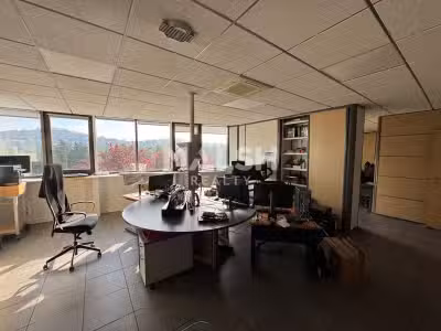 Bureaux - A vendre ou A louer - 205 m² - Stationne