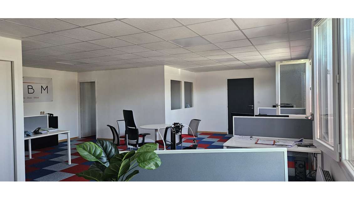 AV bureaux sur axe passant 86m² Villeneuve-en-Retz