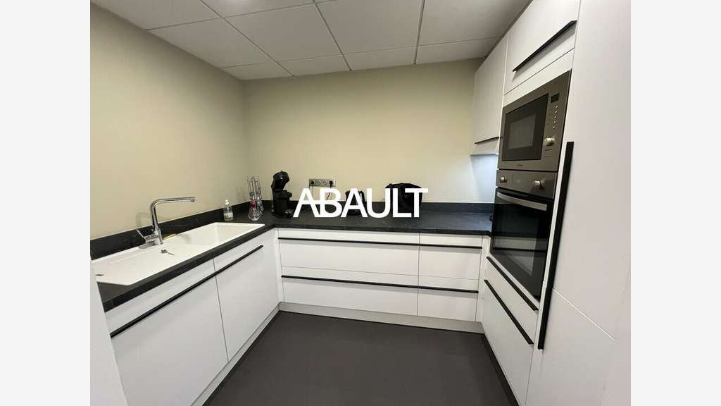 Bureaux meublés à vendre à Villeneuve-Tolosane