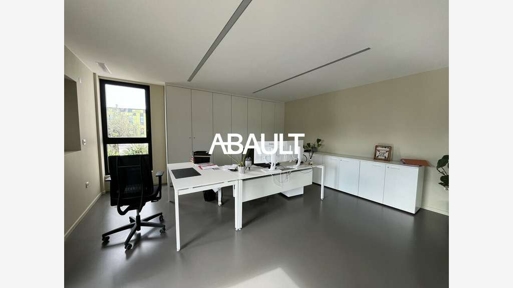 Bureaux meublés à vendre à Villeneuve-Tolosane