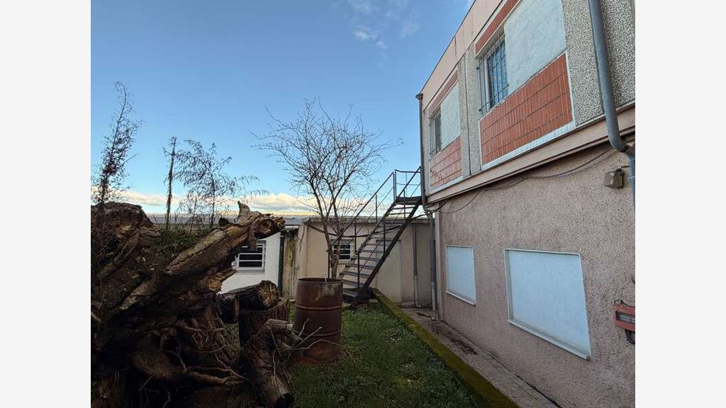 AV 2 bâtiments indépendant à Villeurbanne