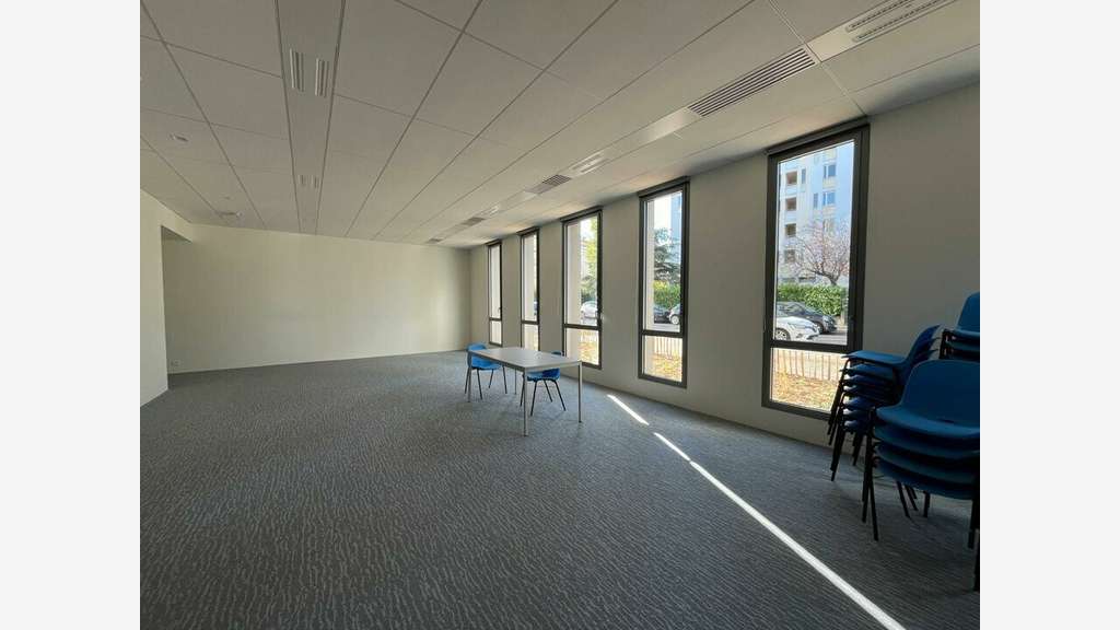 Grand immeuble de bureaux à vendre à Villeurbanne
