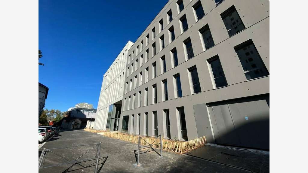 Grand immeuble de bureaux à vendre à Villeurbanne