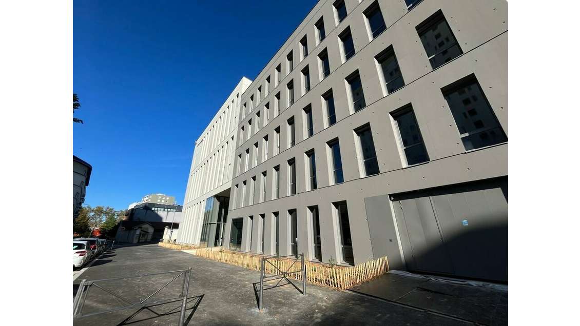 Grand immeuble de bureaux à vendre à Villeurbanne