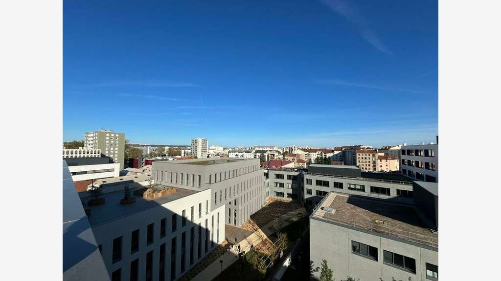 Grand immeuble de bureaux à vendre à Villeurbanne