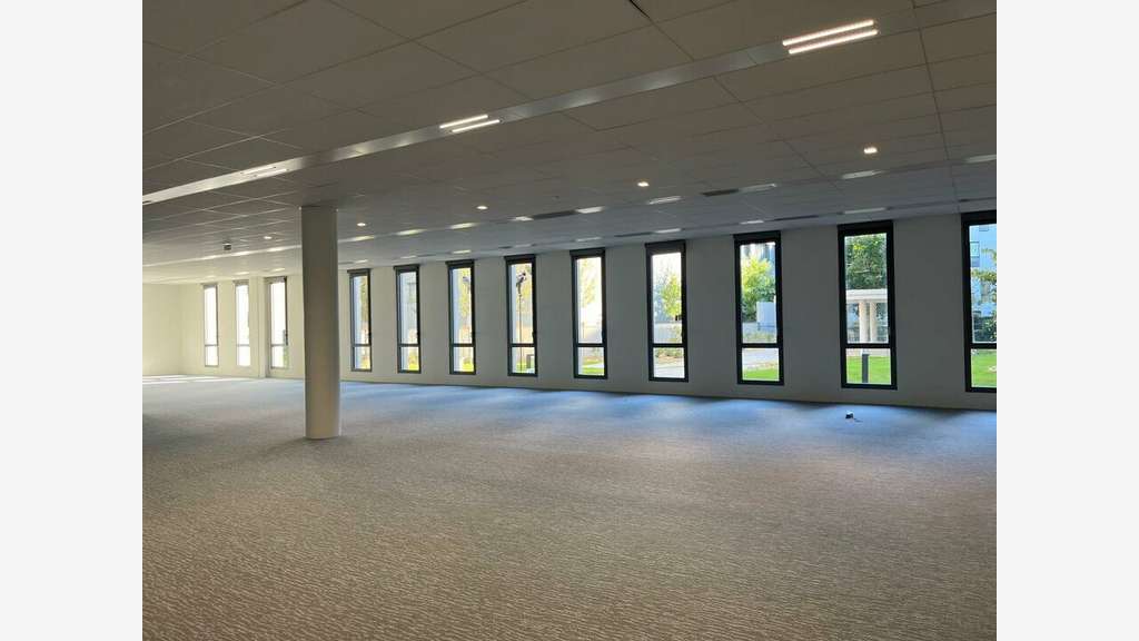 Grand immeuble de bureaux à vendre à Villeurbanne