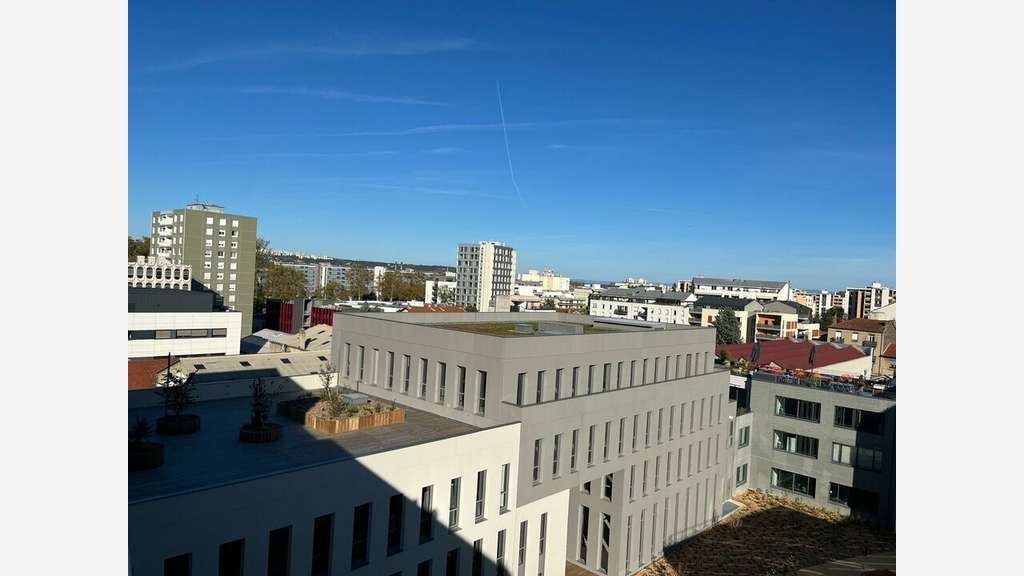 Grand immeuble de bureaux à vendre à Villeurbanne