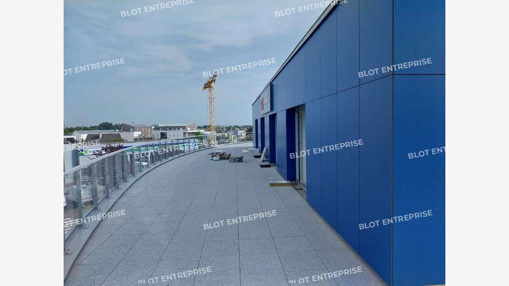 Vente bureaux 3710m² belle visibilité à Vitré