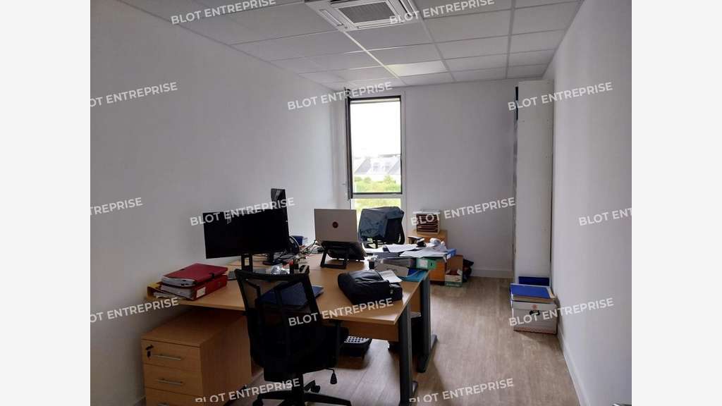 Vente bureaux 3710m² belle visibilité à Vitré