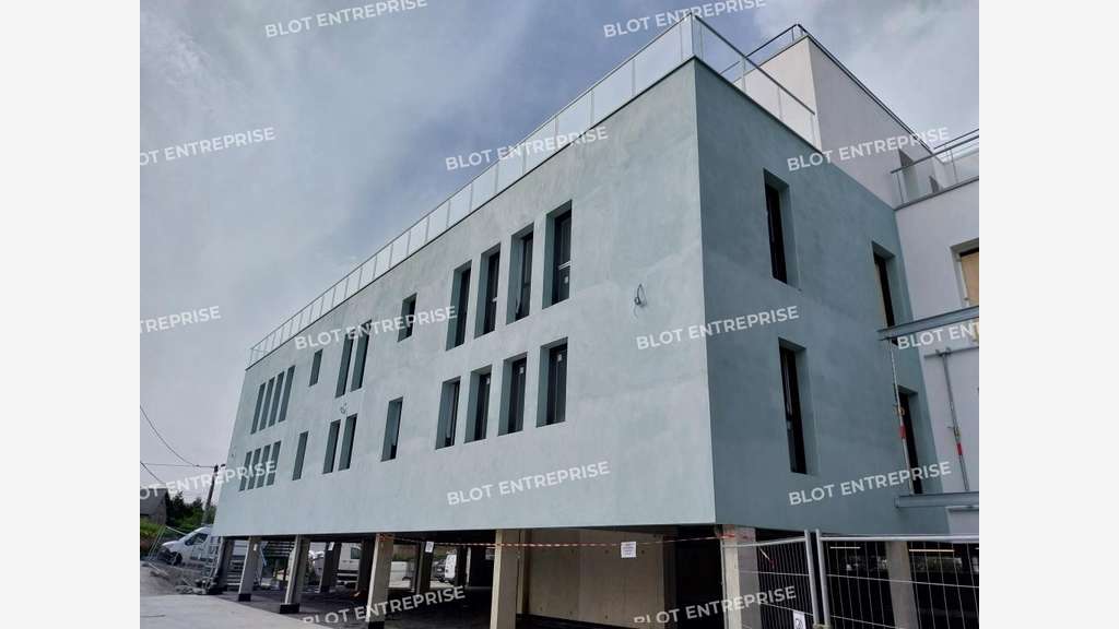 Vente bureaux 3710m² belle visibilité à Vitré