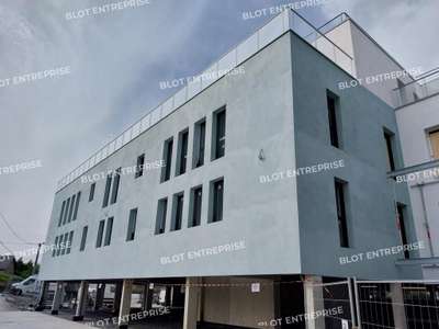 Vente bureaux 3710m² belle visibilité à Vitré