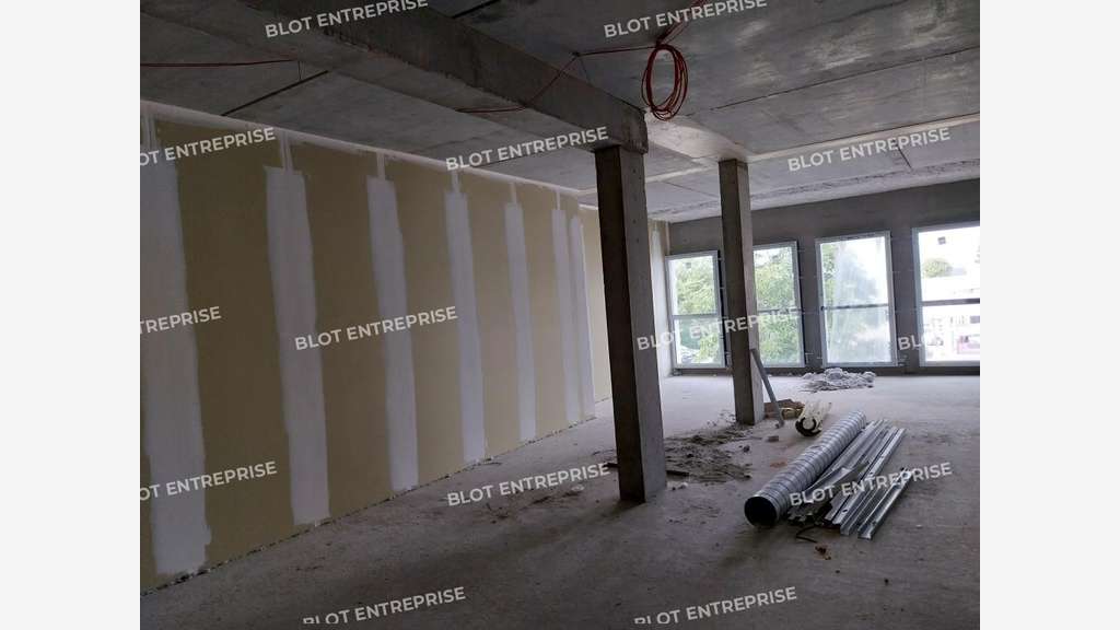 Vente bureaux 3710m² belle visibilité à Vitré