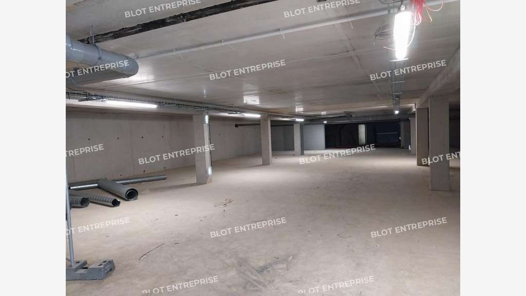 Vente bureaux 3710m² belle visibilité à Vitré