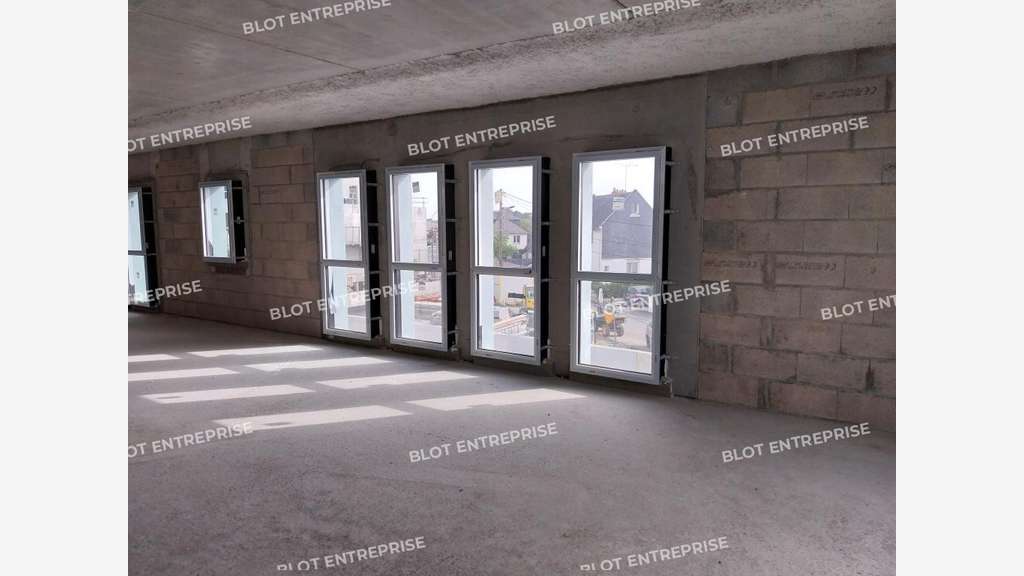 Vente bureaux 3710m² belle visibilité à Vitré