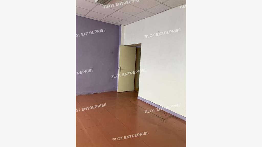 A vendre bureaux 428m² sur 438m² à Vitré centre