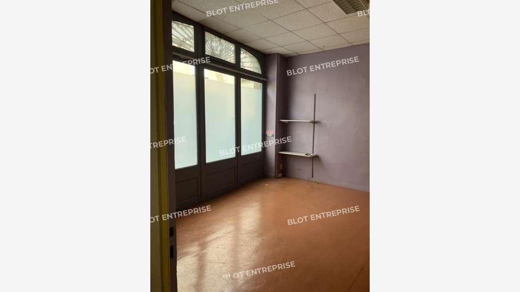 A vendre bureaux 428m² sur 438m² à Vitré centre
