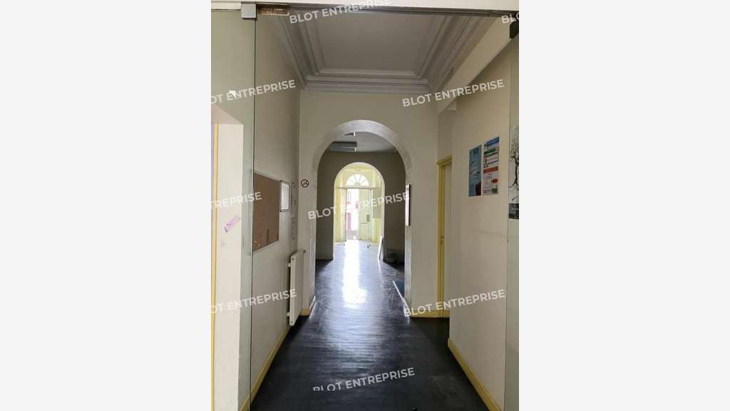 A vendre bureaux 428m² sur 438m² à Vitré centre