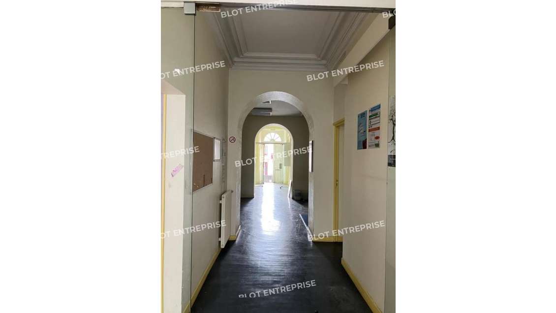 A vendre bureaux 428m² sur 438m² à Vitré centre