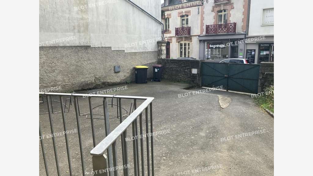 A vendre bureaux 428m² sur 438m² à Vitré centre