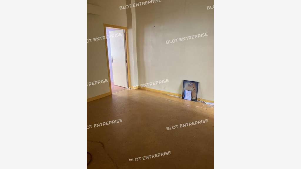 A vendre bureaux 428m² sur 438m² à Vitré centre