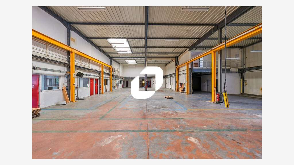 Vente Bureaux 1850m² Voisins le bretonneux