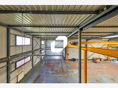 Vente Bureaux 1850m² Voisins le bretonneux