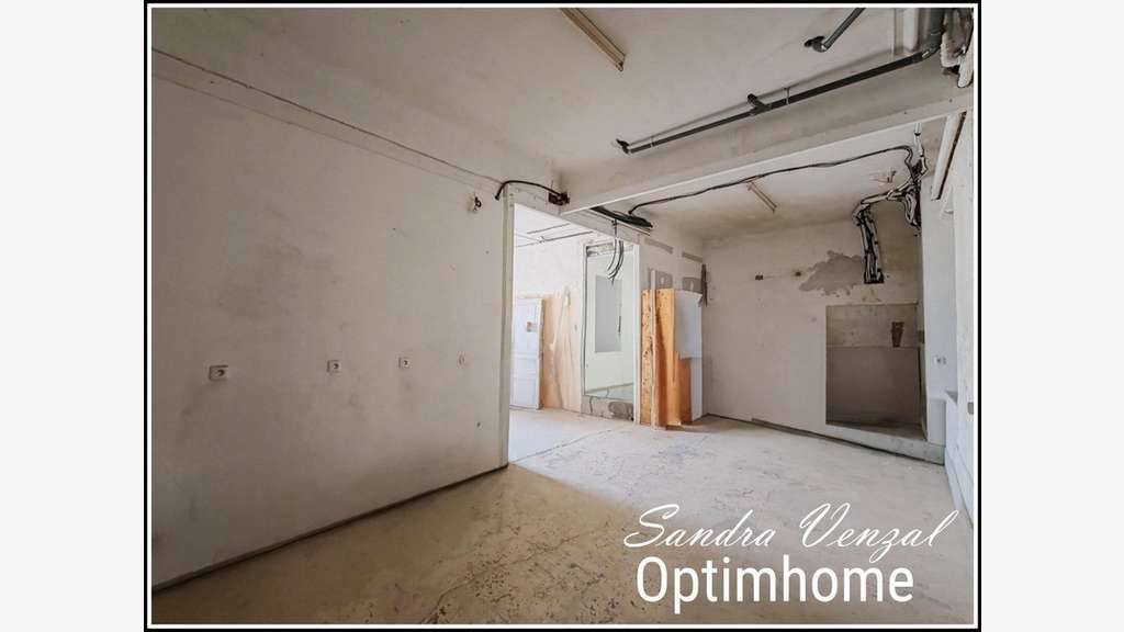 Local commercial 74m² à vendre à Volonne